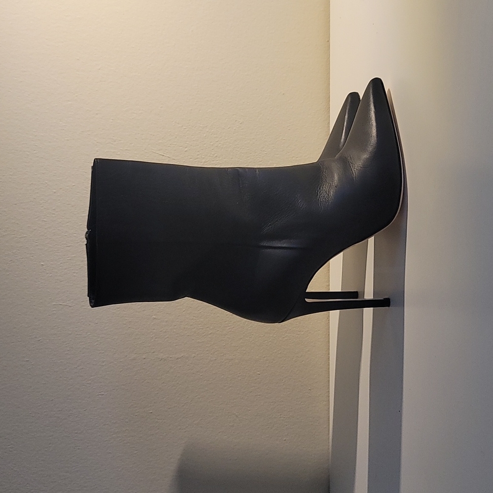 Shoes - Picture 2 of 4